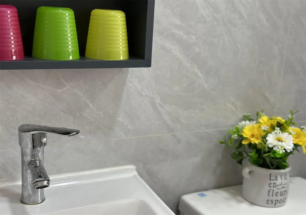 3Br Romantic Apt, 2Mins Mtr, 8Pax Hong Kong Apartment